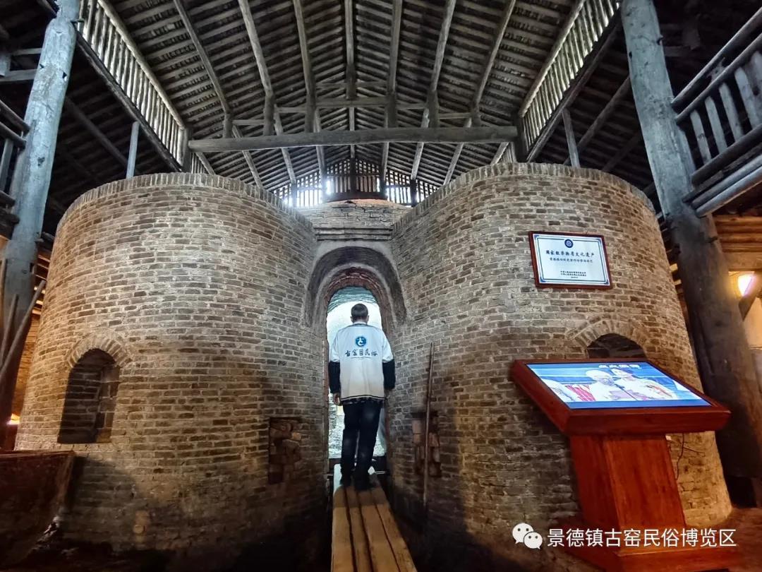 景德镇古窑景区——清代镇窑 最大规模的柴烧窑，容积260立方米